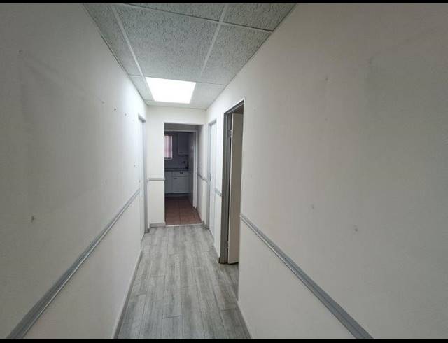 BUSINESS PROPERTY TO RENT IN FOURWAYS